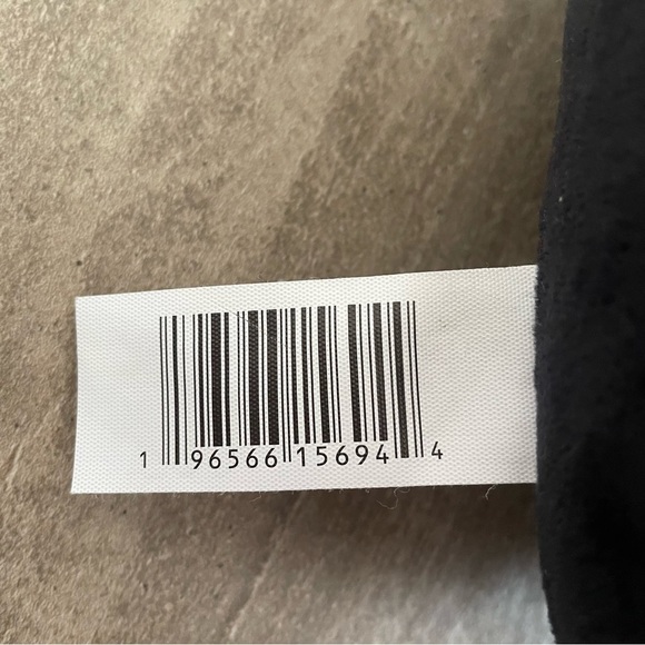 Squishmallows Emily the Bat Black - Picture 11 of 11